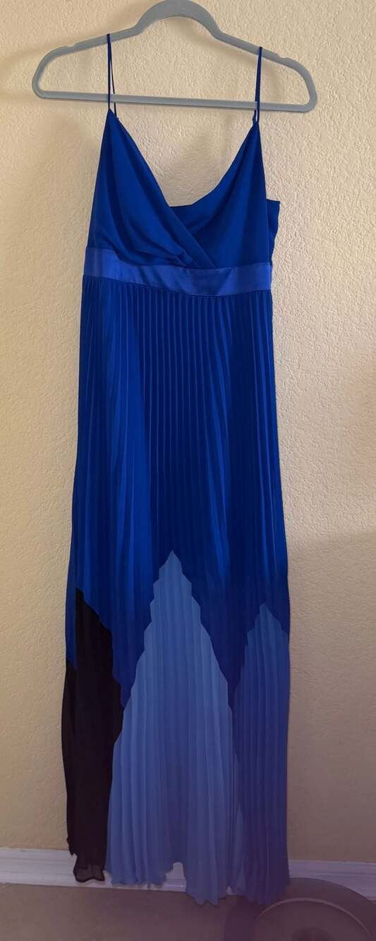 BCBGMAXAZRIA Size 10 Blue Colorblock Pleated Maxi Dress